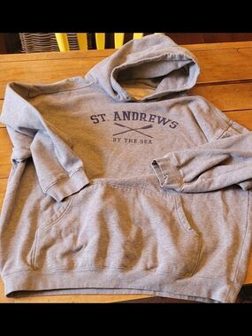 🥳4/$19🥳 St. Andrews By The Sea Gray Crewneck Hoodie